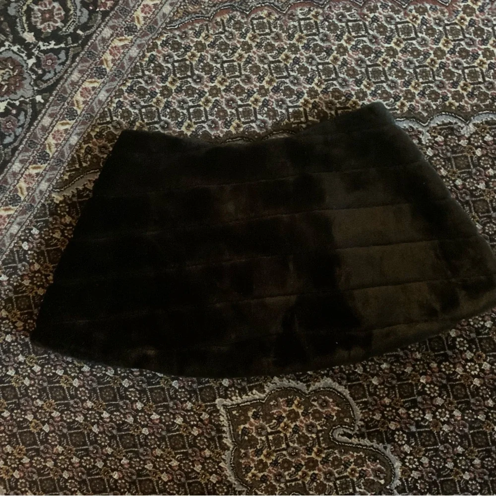 Black velvet shawl stole, great condition, classy and fully lined. - Picture 5 of 7